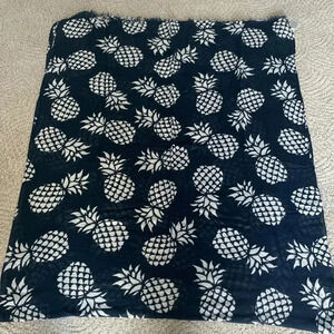 Gap Navy and white pineapple print scarf